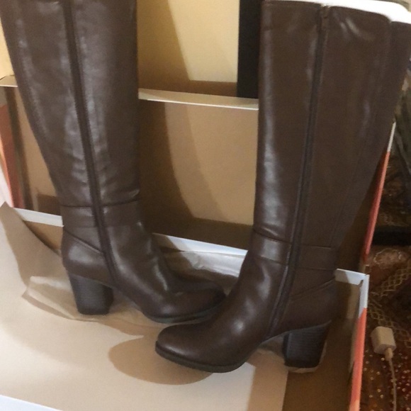 New unworn leather boot size 7M - Picture 1 of 4